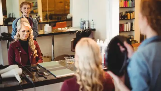 Dein Schaufenster ist online: Warum Instagram allein für deinen Salon nicht reicht