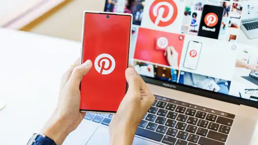 Die unterschätzte Supermacht: Wie Pinterest dir noch Jahre nach dem Posten Traffic auf die Website schaufelt