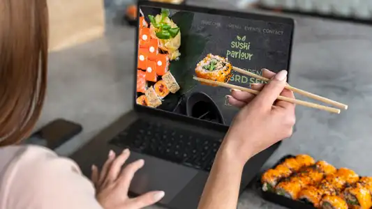 Der erste Bissen ist digital: Wie du mit deiner Website den Appetit (und die Reservierungen) steigerst